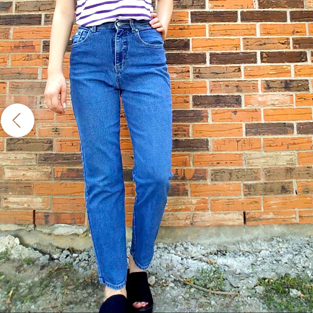 Gloria Vanderbilt Logo Jeans